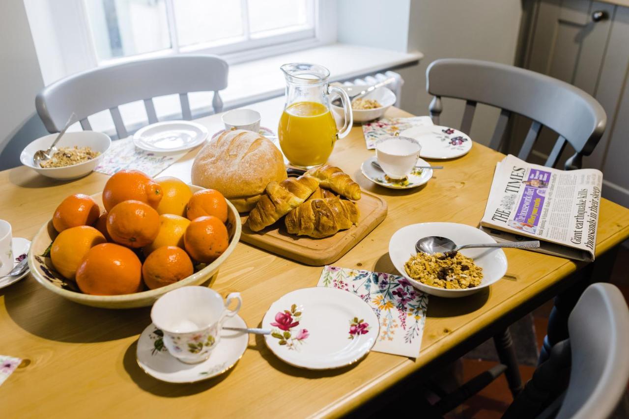 May Tree Cottage Manorbier 5 Mins From The Beach Sleeps 4 Екстериор снимка