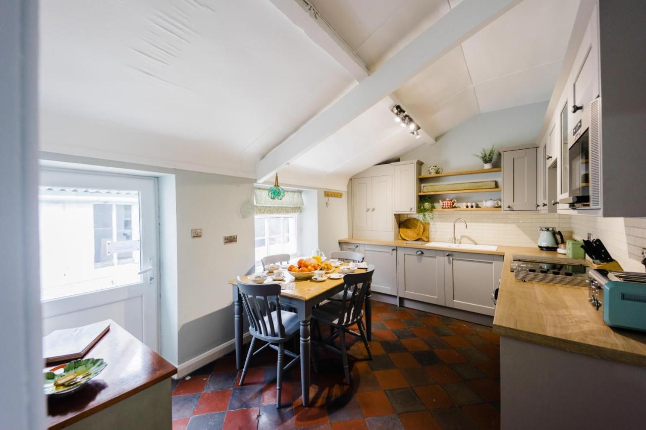 May Tree Cottage Manorbier 5 Mins From The Beach Sleeps 4 Екстериор снимка